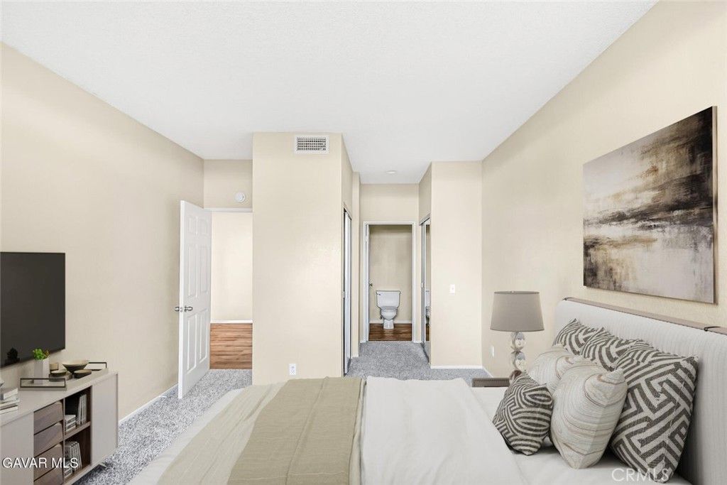 Image 7 of property listing at 2805 W Avenue K12 Apt#143, Lancaster, CA 93536