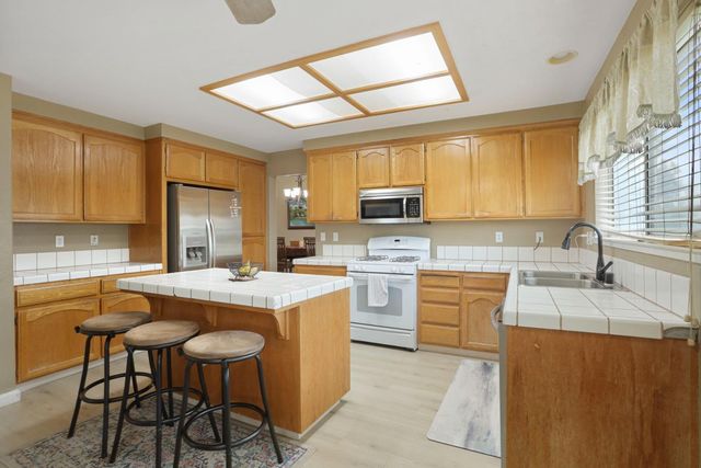 1725 Mark Mead Ln, Modesto, CA 95356