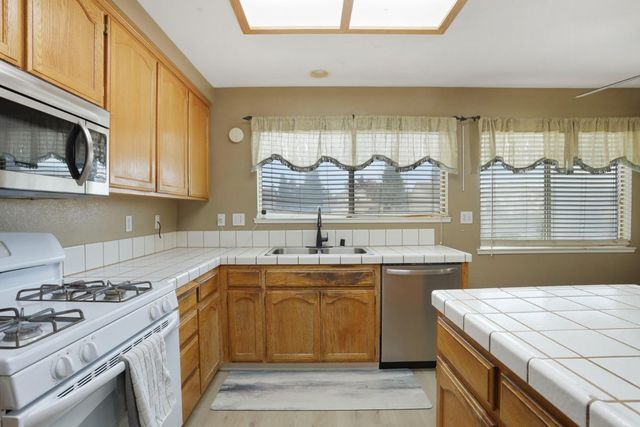 1725 Mark Mead Ln, Modesto, CA 95356