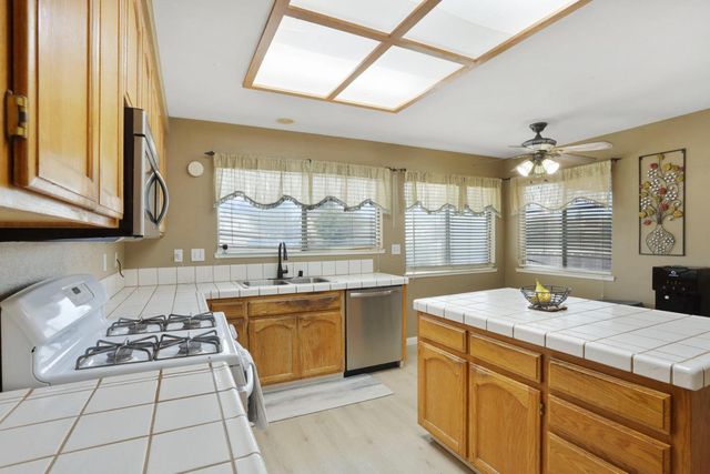 1725 Mark Mead Ln, Modesto, CA 95356