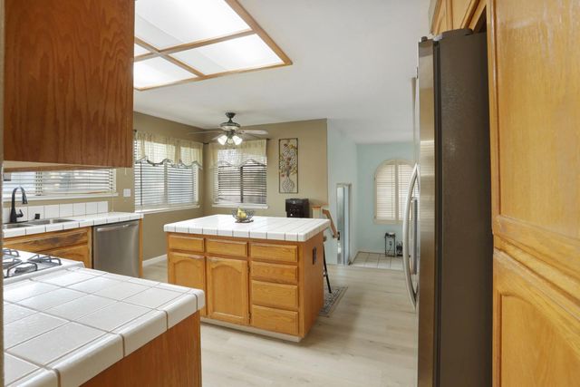 1725 Mark Mead Ln, Modesto, CA 95356