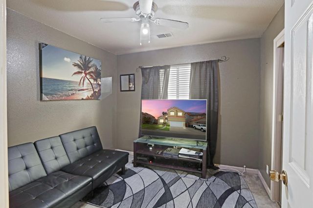 1725 Mark Mead Ln, Modesto, CA 95356