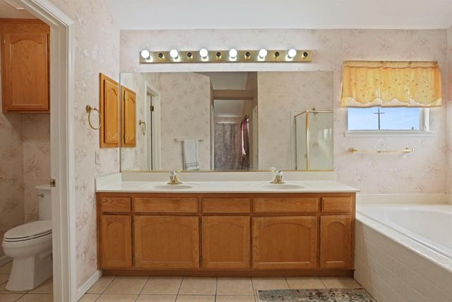 1725 Mark Mead Ln, Modesto, CA 95356