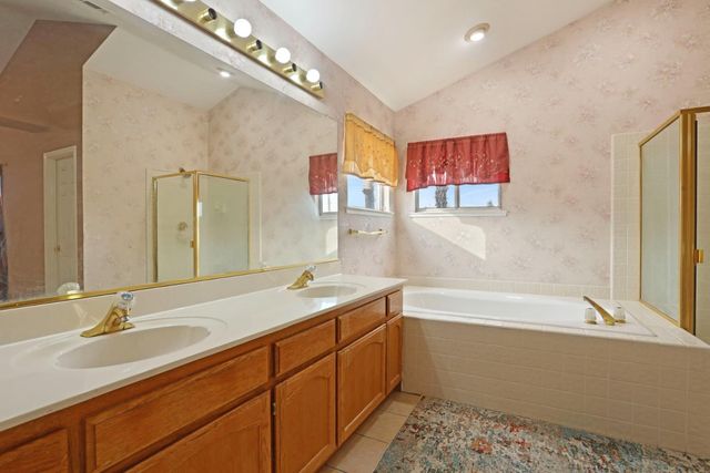 1725 Mark Mead Ln, Modesto, CA 95356