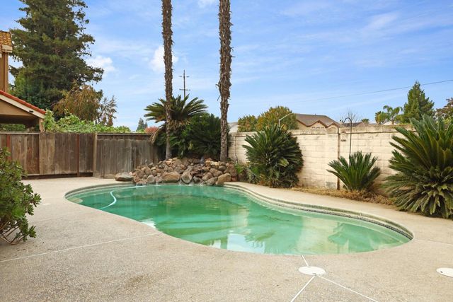 1725 Mark Mead Ln, Modesto, CA 95356