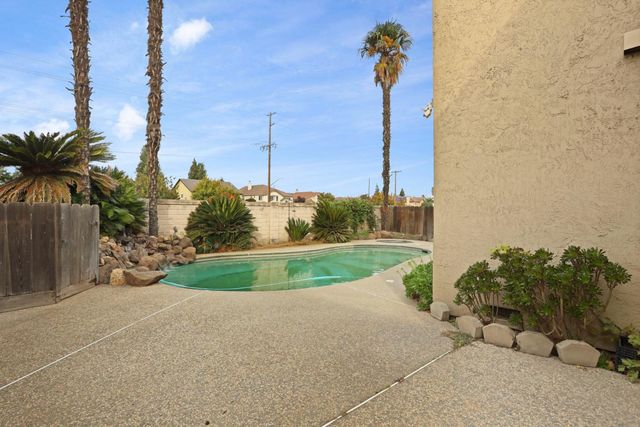 1725 Mark Mead Ln, Modesto, CA 95356