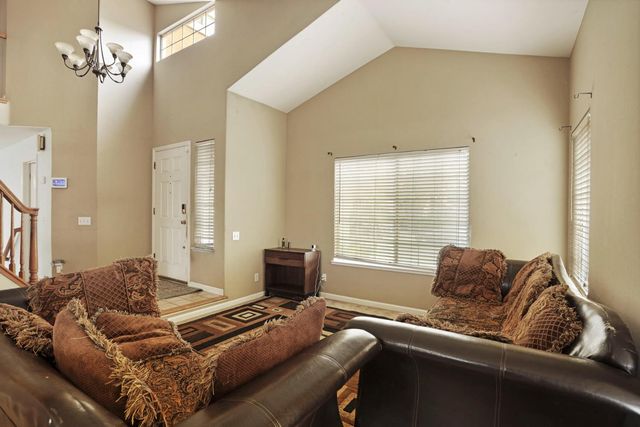 1725 Mark Mead Ln, Modesto, CA 95356