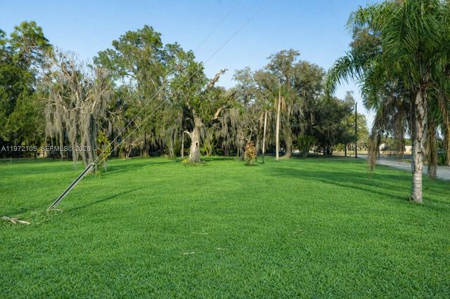 2014 Ft Denaud Rd, La Belle, FL 33935