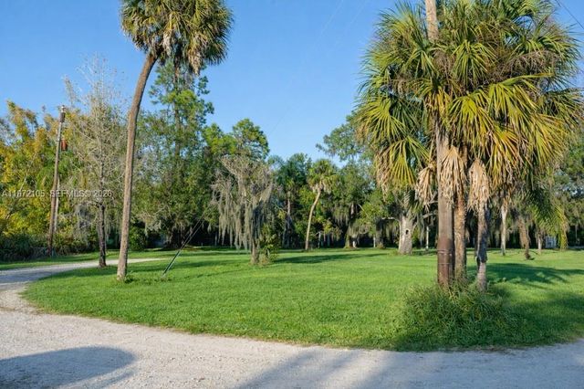 2014 Ft Denaud Rd, La Belle, FL 33935