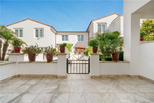 401 Seaward Road 2, Corona Del Mar, CA 92625