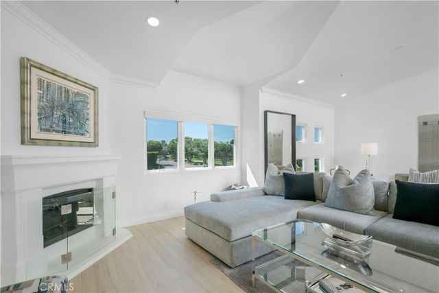 401 Seaward Road 2, Corona Del Mar, CA 92625