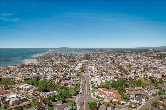 401 Seaward Road 2, Corona Del Mar, CA 92625