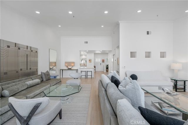 401 Seaward Road 2, Corona Del Mar, CA 92625