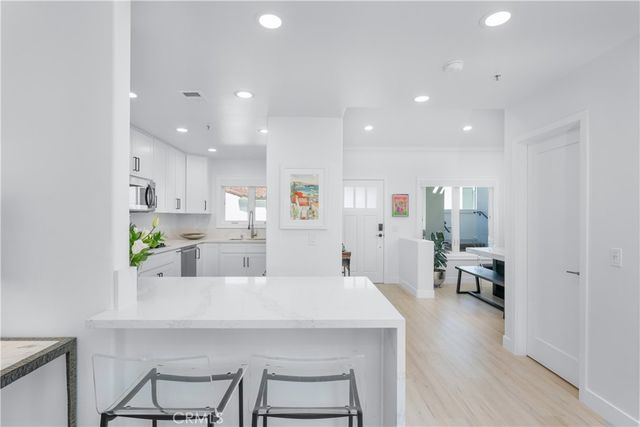 401 Seaward Road 2, Corona Del Mar, CA 92625