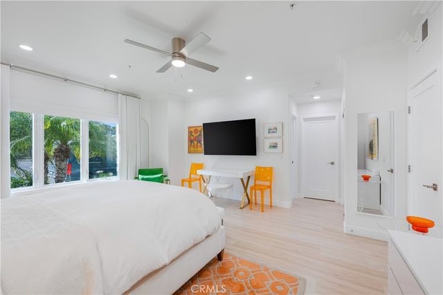 401 Seaward Road 2, Corona Del Mar, CA 92625