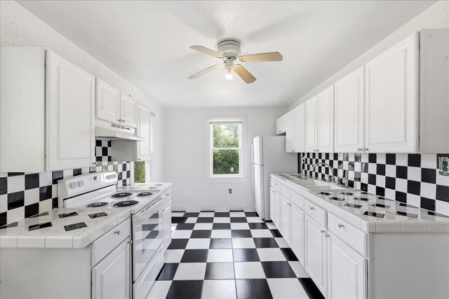1049 MONROE STREET, Lakeland, FL 33801