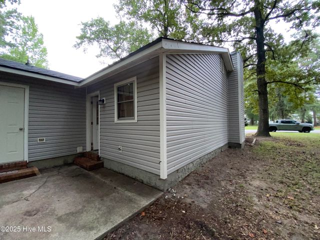 401 Cedar Creek Drive, Jacksonville, NC 28540
