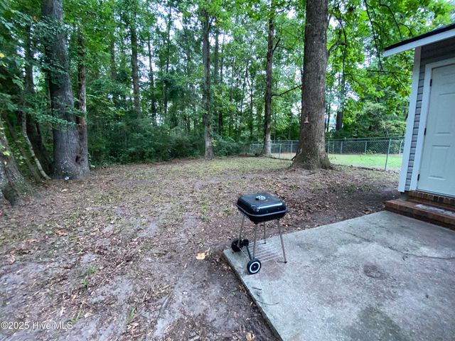 401 Cedar Creek Drive, Jacksonville, NC 28540
