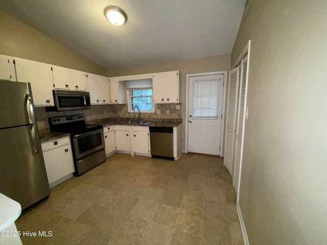 401 Cedar Creek Drive, Jacksonville, NC 28540