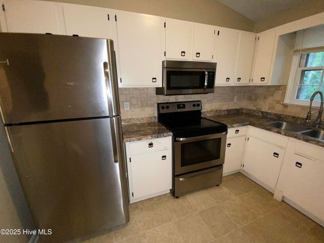 401 Cedar Creek Drive, Jacksonville, NC 28540