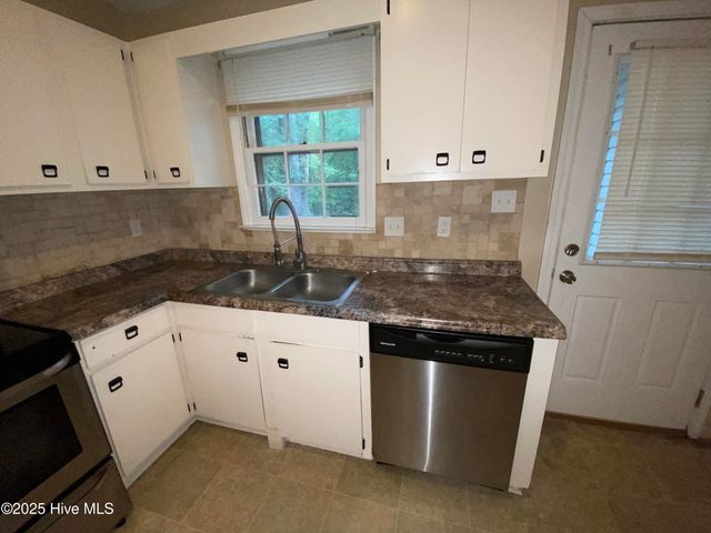 401 Cedar Creek Drive, Jacksonville, NC 28540