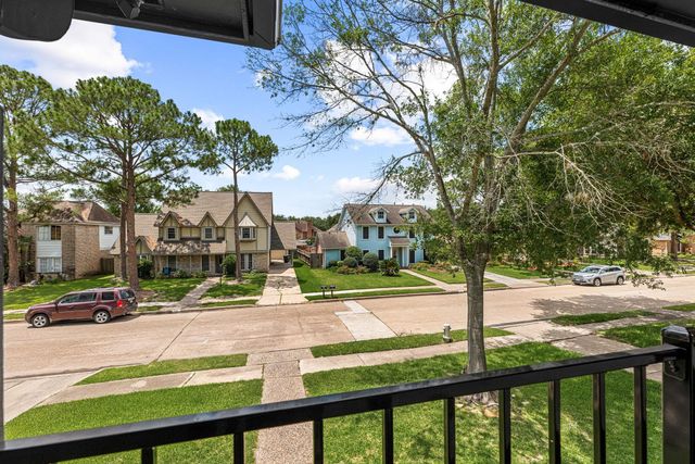 914 Sugar Mountain Court, Sugar Land, TX 77498