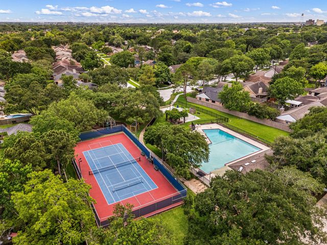 914 Sugar Mountain Court, Sugar Land, TX 77498