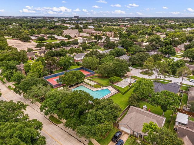 914 Sugar Mountain Court, Sugar Land, TX 77498