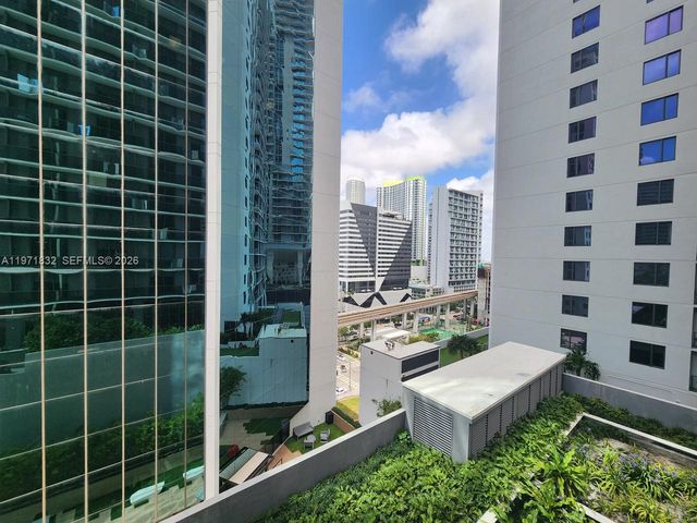 55 SW 9th St 1107, Miami, FL 33130