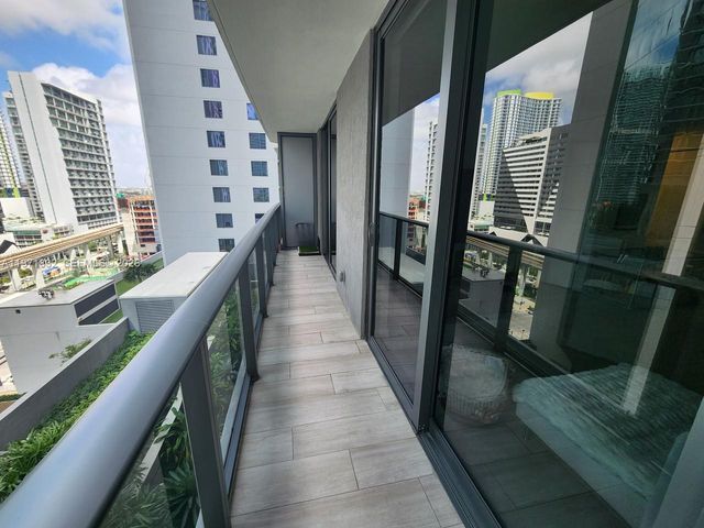 55 SW 9th St 1107, Miami, FL 33130