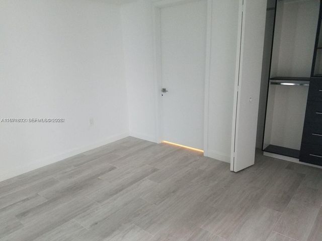 55 SW 9th St 1107, Miami, FL 33130