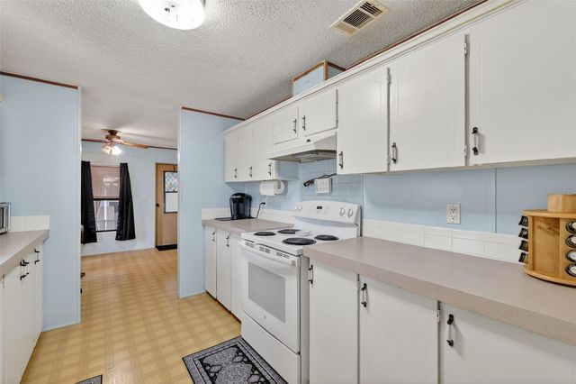 904 MAPLEWOOD STREET, Tavares, FL 32778