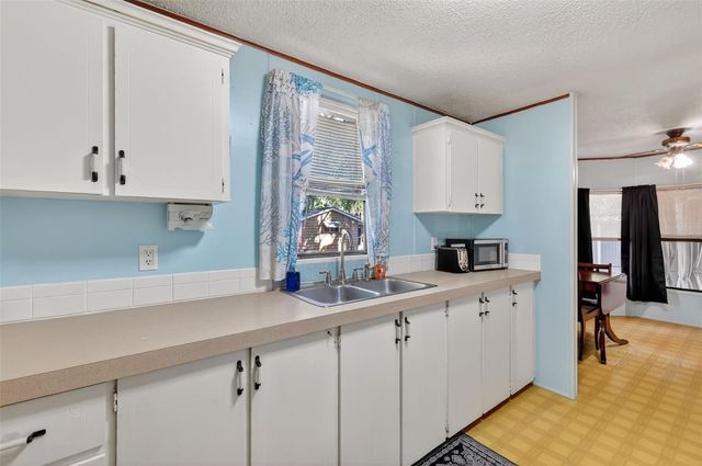 904 MAPLEWOOD STREET, Tavares, FL 32778