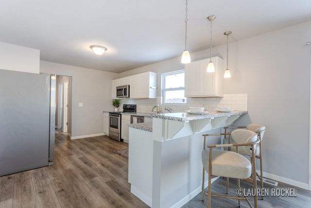 433 Oak View Drive, Middleville Vlg, MI 49333