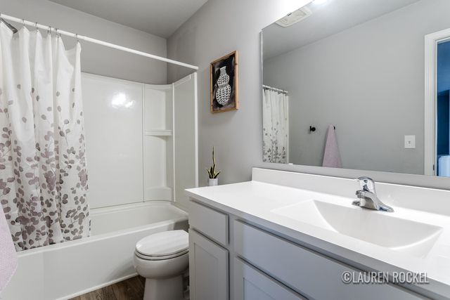 433 Oak View Drive, Middleville Vlg, MI 49333