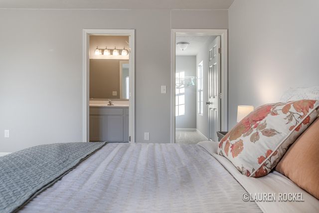 433 Oak View Drive, Middleville Vlg, MI 49333