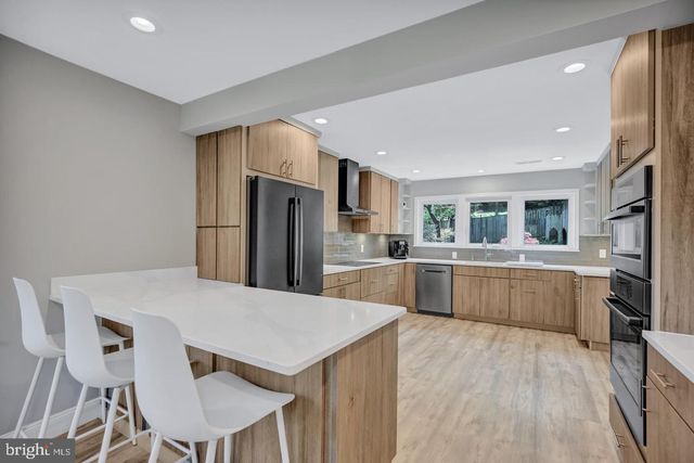 406 TENNESSEE AVE, Alexandria, VA 22305