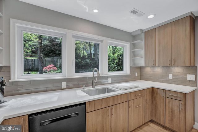 406 TENNESSEE AVE, Alexandria, VA 22305
