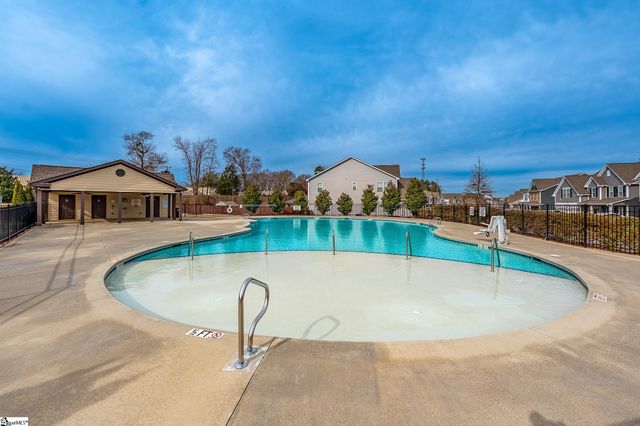 607 Raleighwood Lane, Simpsonville, SC 29681