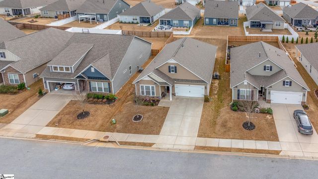 607 Raleighwood Lane, Simpsonville, SC 29681