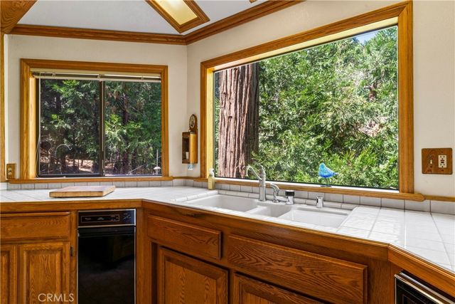 24250 Horst Drive, Crestline, CA 92325