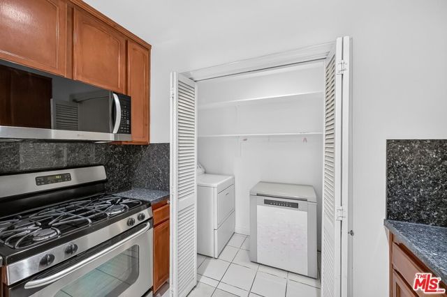 956 S Wilton Place 201, Los Angeles, CA 90019