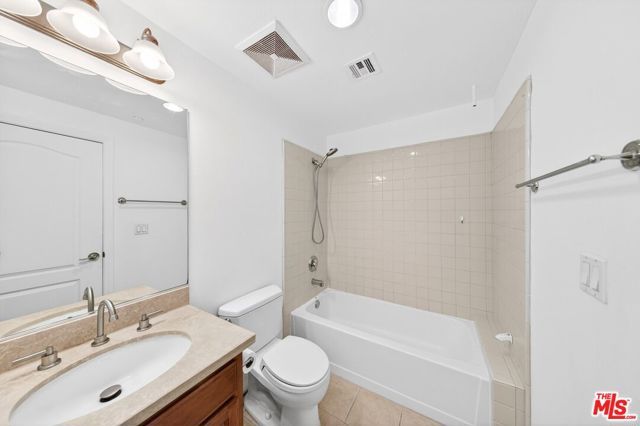 956 S Wilton Place 201, Los Angeles, CA 90019