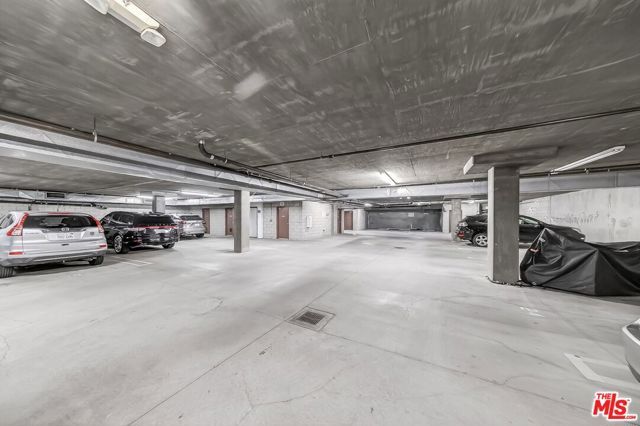 956 S Wilton Place 201, Los Angeles, CA 90019