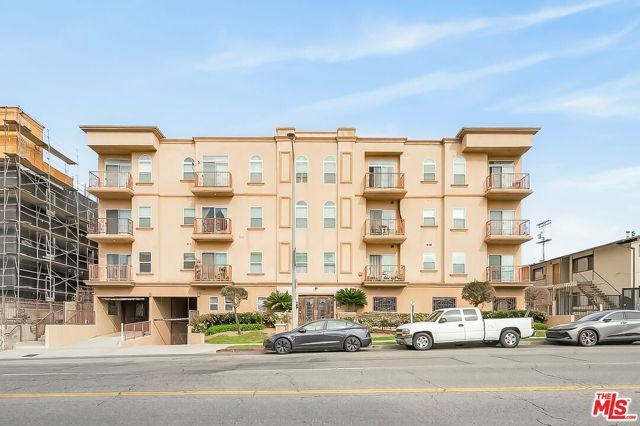 956 S Wilton Place 201, Los Angeles, CA 90019