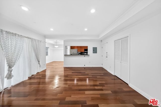 956 S Wilton Place 201, Los Angeles, CA 90019