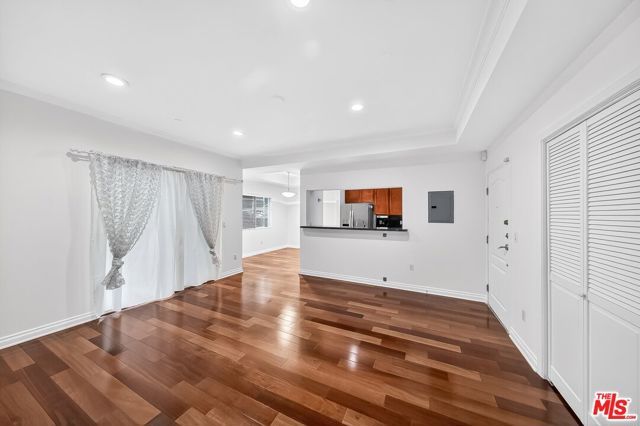 956 S Wilton Place 201, Los Angeles, CA 90019