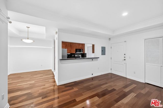 956 S Wilton Place 201, Los Angeles, CA 90019