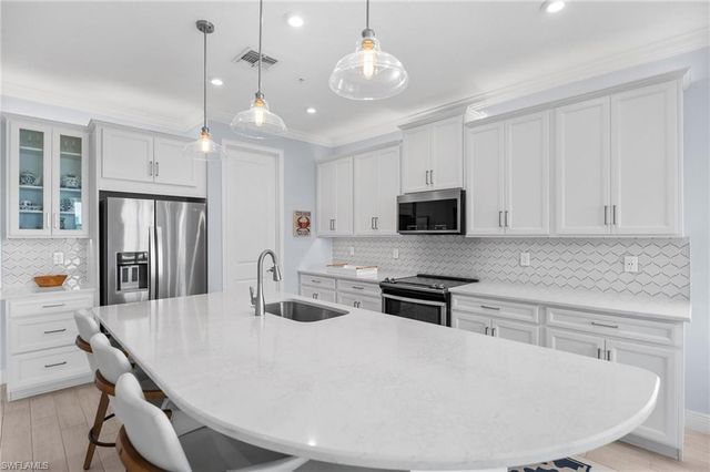 4620 Arboretum CIR 201, Naples, FL 34112