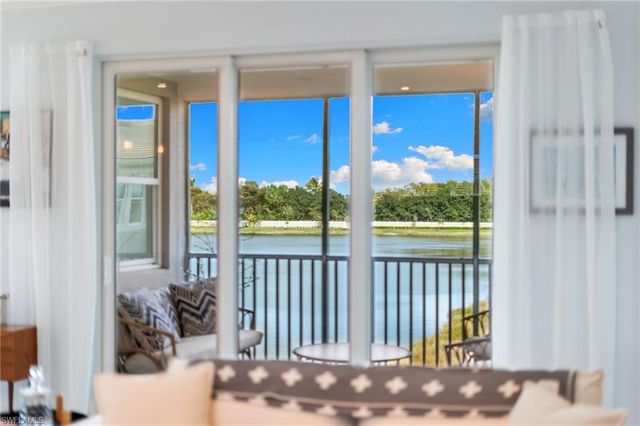 4620 Arboretum CIR 201, Naples, FL 34112